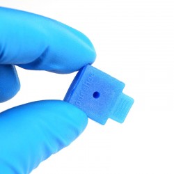 Silicone Lid for 10 x 10 mm Cuvettes, with Hole, QG24026 Silicone Lid for 10 x 10 mm Cuvettes, with Hole, QG24026